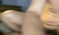素颜妹mei子给男友口交含屌岔开腿白虎穴揉奶亲嘴无套啪pa啪没忍住射了撸一背