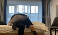 00后空姐妹mei子回去感觉不舒服打电话过来质问，说要报警，这边说拍了视频，才把事情压下来