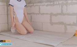 把臭弟弟逼到无人工地的墙角做[zuo]爱,还是好怕有人来阿2