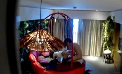 360酒jiu店摄像头偷拍情侣做[zuo]爱,黑丝妹mei子被男友爆草