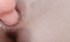 想做你的骚母狗，丝袜情趣配狗链，颜值还不错开始露脸，自己舔tian奶头，无毛骚穴道具抽𝕄𝕚𝕤𝕤𝔸𝕍[chou]插淫水好多，想让狼友舔tian
