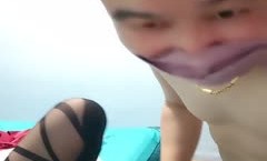 少妇正当年全程露脸跟大哥激ji情啪pa啪，黑丝诱惑，给逼逼倒上奶让大哥舔tian逼，口交奶油大鸡巴无套爆草激ji情内射