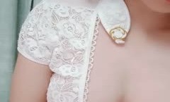 高gao颜值诱人的极品小宝贝，露脸精jing彩大秀，美胸美臀性感撩人，各种风骚动作刺激狼友，表情销魂揉奶玩逼，道具抽𝕄𝕚𝕤𝕤𝔸𝕍[chou]插呻吟可射好骚