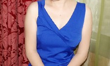一位美丽的女主人，身𝕄𝕚𝕤𝕤𝔸𝕍shen材很好，总是微笑着。佐伯美穗