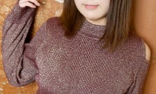 有人向我介绍了一个胸部丰满、皮肤紧致、热爱性的女孩。伊藤真名