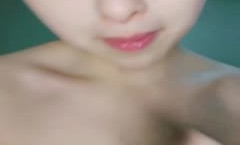 新来的妹mei子颜值不错玩的好嗨，真鸡巴骚啊淫声荡语互动撩骚，听狼友指挥各种展示，抠逼呻吟浪lang叫伸着舌头舔tian弄