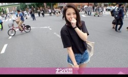 200GANA-2117 マジ軟派、初撮。 1371 クイズと騙されて生ち○ぽを握らされちゃう天然女子！驚き戸惑うもついつい巨根をチラ見！その一瞬を見逃さないナンパ師に丸め込まれて流されSEX！！1