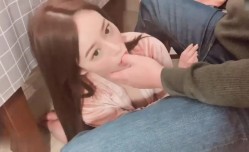 美艳的看着镜子里的自己被粉丝干
