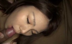 迷晕良家少妇把逼毛刮的好干净、手插进去很多水、无套内射欣赏精液流出